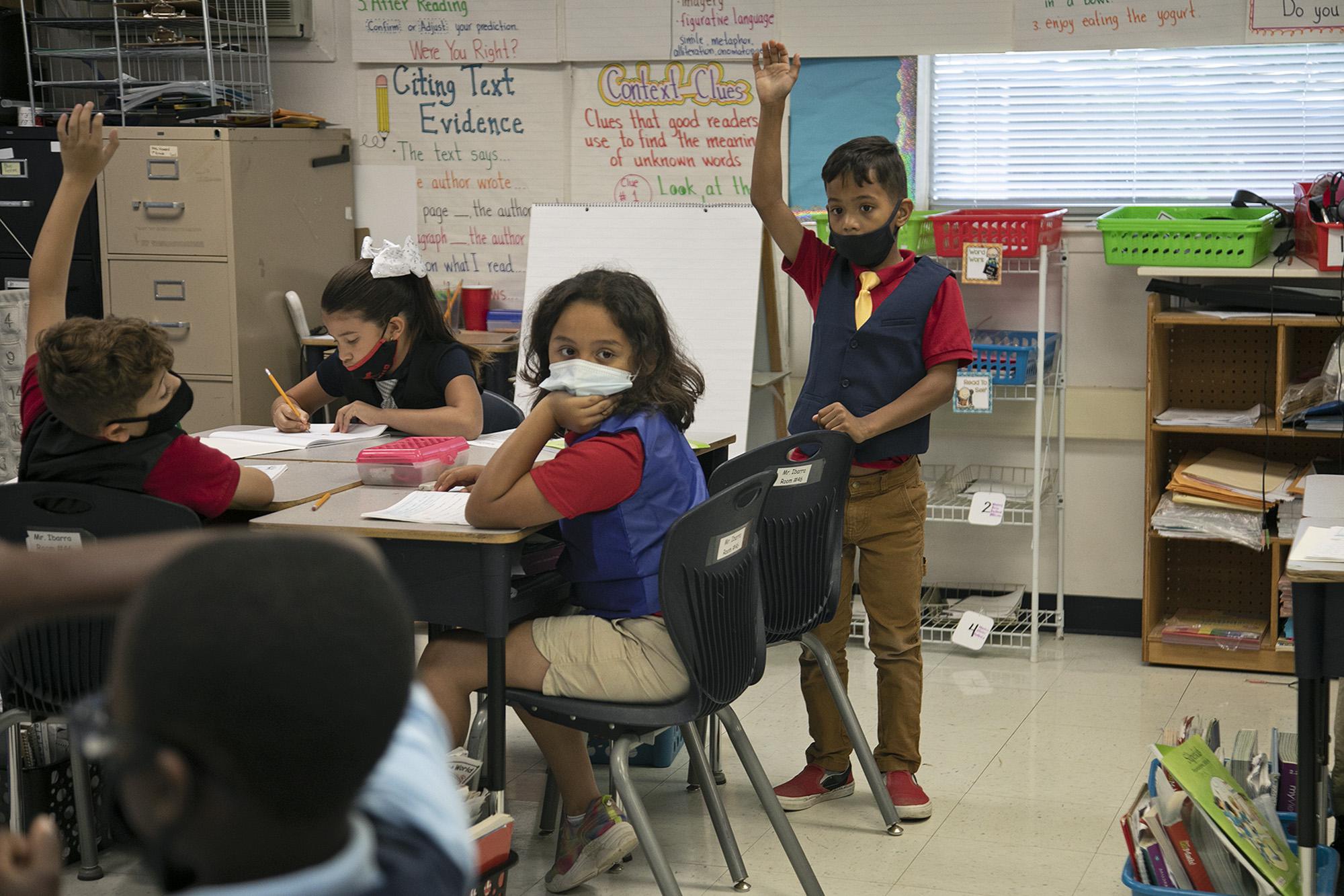 San Antonio teacher uses ties, vests and experience to inspire students to succeed - Vimarsana News