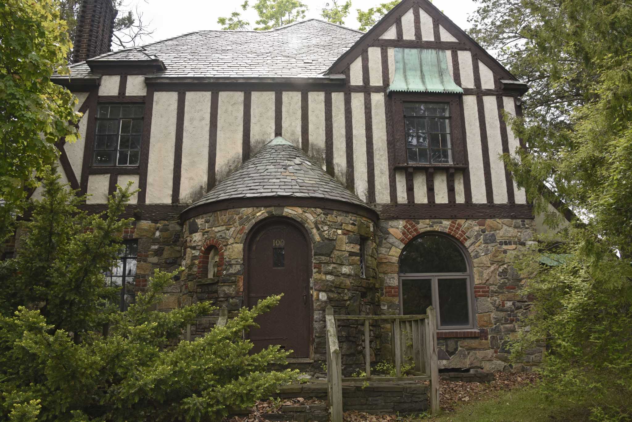Letter: Historic Tudor homes in Albany should be saved - Vimarsana News