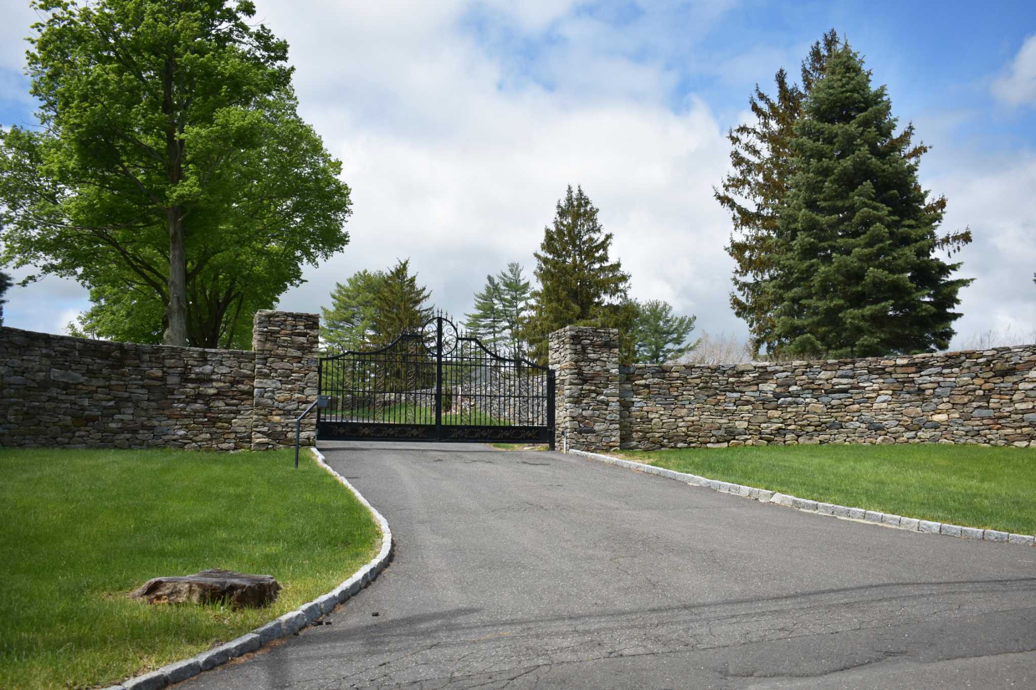 Star Meadow Ranch in Stamford listed for sale at $20M - Vimarsana News