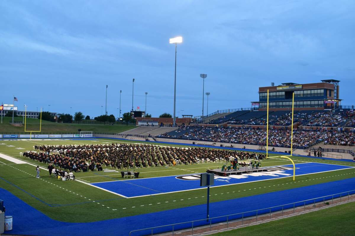 Midland College outstanding graduates and transfer scholarship recipients