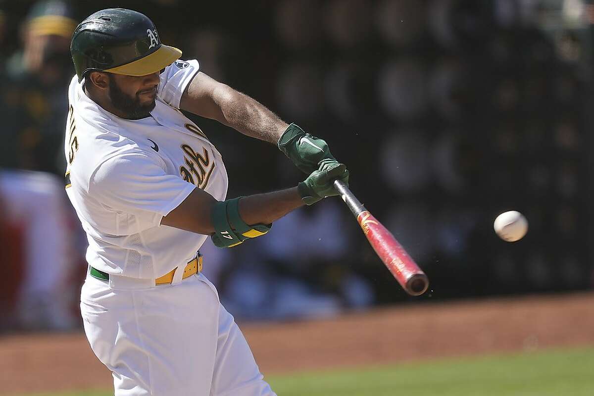 Elvis Andrus shaking up Oakland A's offense with small-ball