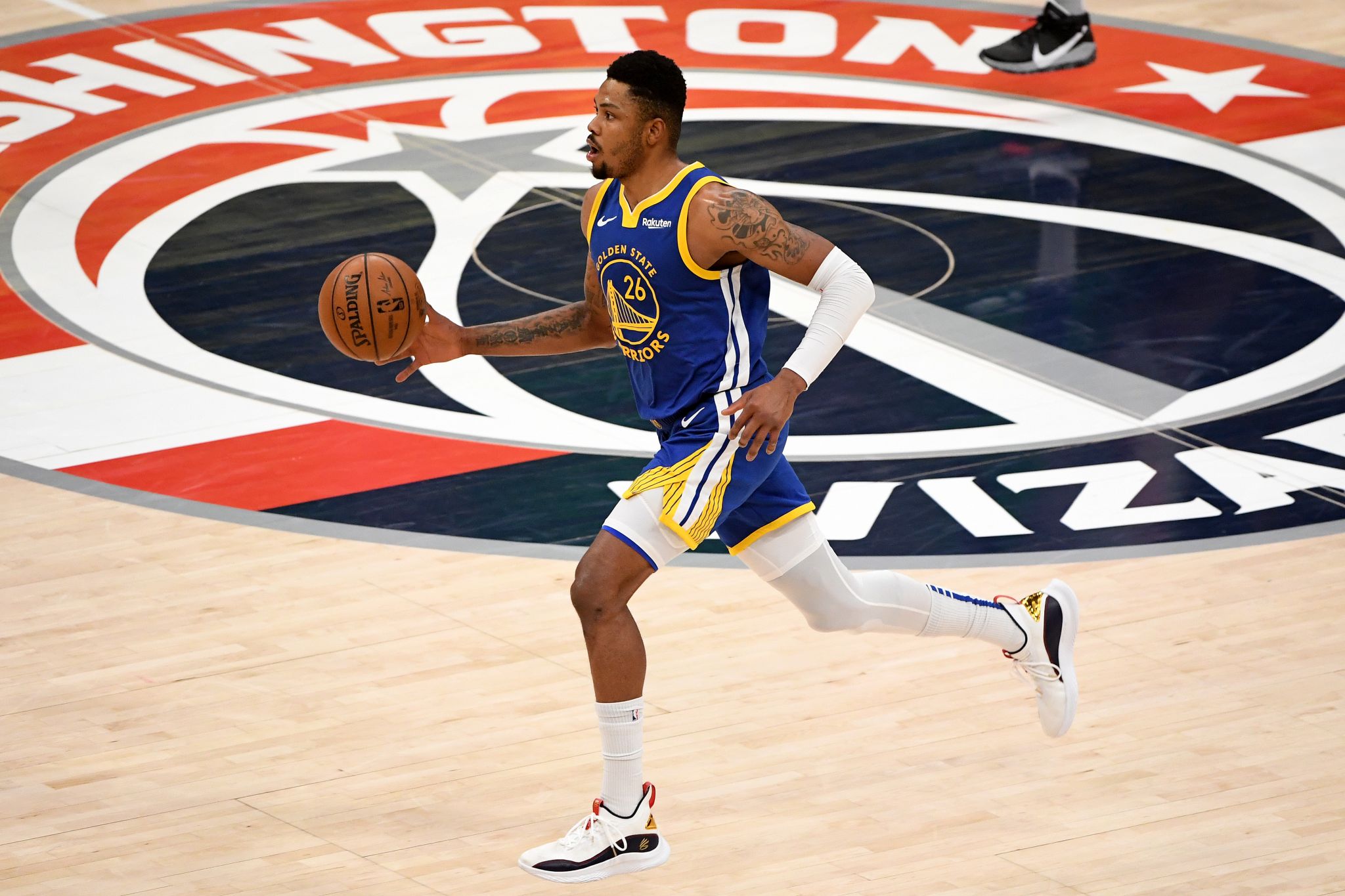 Kent Bazemore Started Bradley Beal Beef With a Hamstring Joke While  Praising Stephen Curry