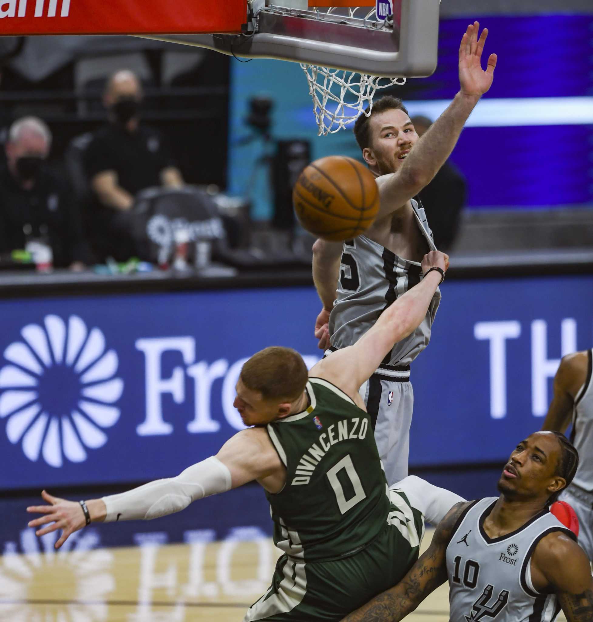 Beatdown Of Milwaukee Bucks Shows San Antonio Spurs Capable Of Learning