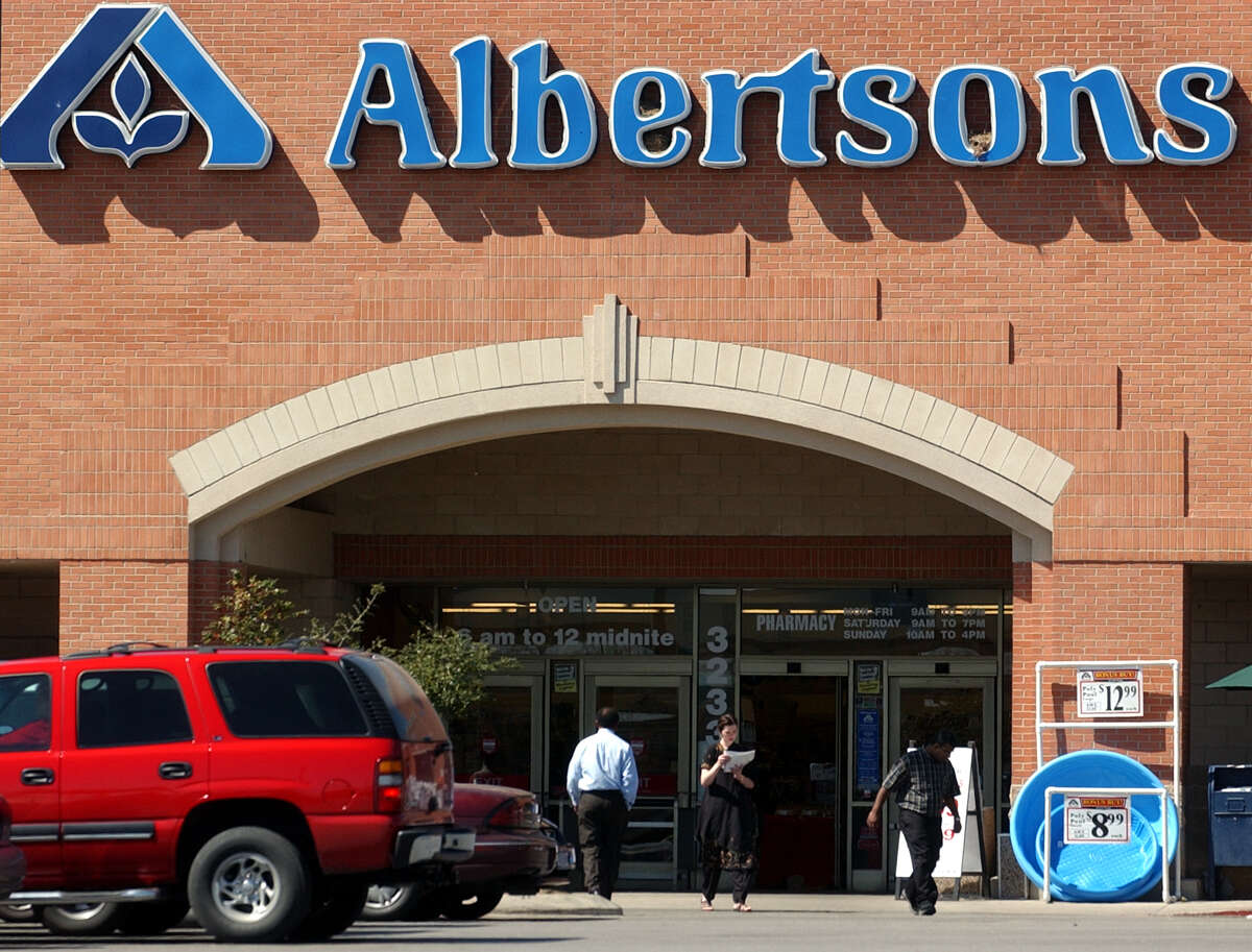 Customers enter and exit the Albertson's store at St. Mary's and US 281 Wednesday shortly after the store announced it will close many of its stores in San Antonio. John Davenport / Staff