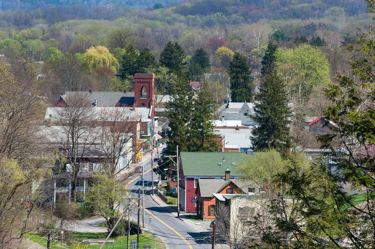 After the hike, refuel in Rosendale below and hit up its artisan, vintage and antiques shops.