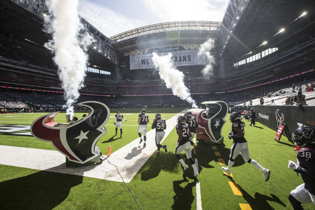 Roof closed for Texans-Panthers game on Thursday Night Football