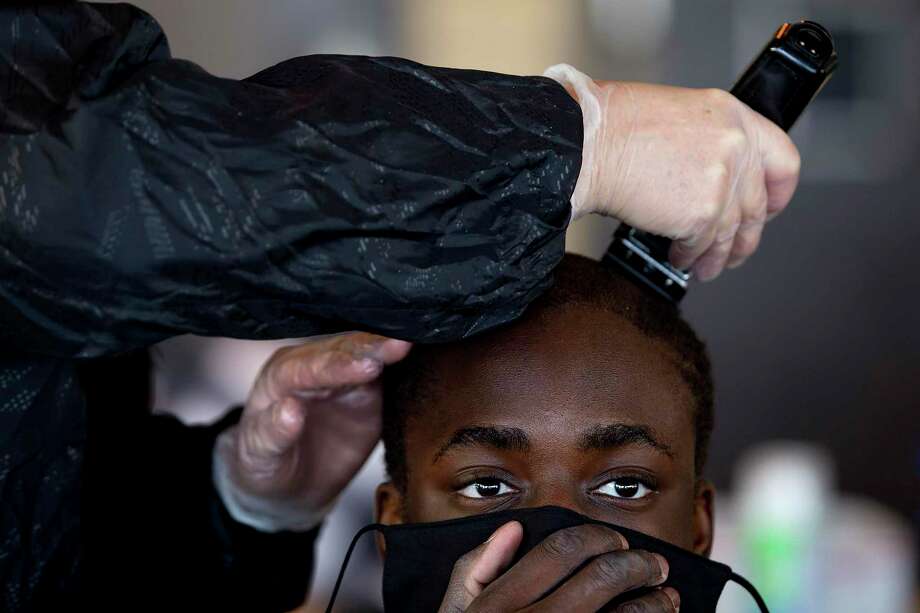 A trainee at Joint Base San Antonio-Lackland gets his haircut on the first day of basic training.  In order to continue basic training during a pandemic, the Air Force has had to change how it houses trainees and conducts activities. Photo: Jessica Phelps /Staff Photographer / **MANDATORY CREDIT FOR PHOTOG AND SAN ANTONIO EXPRESS-NEWS/NO SALES/MAGS OUT/TV  © 2021 San Antonio Express-News