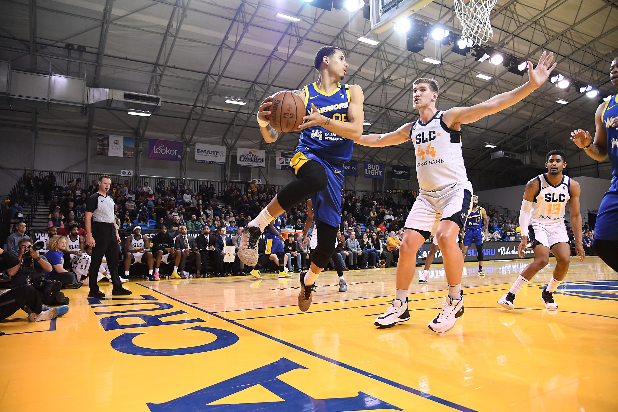 Warriors to put Juan Toscano-Anderson on 15-man roster, sign