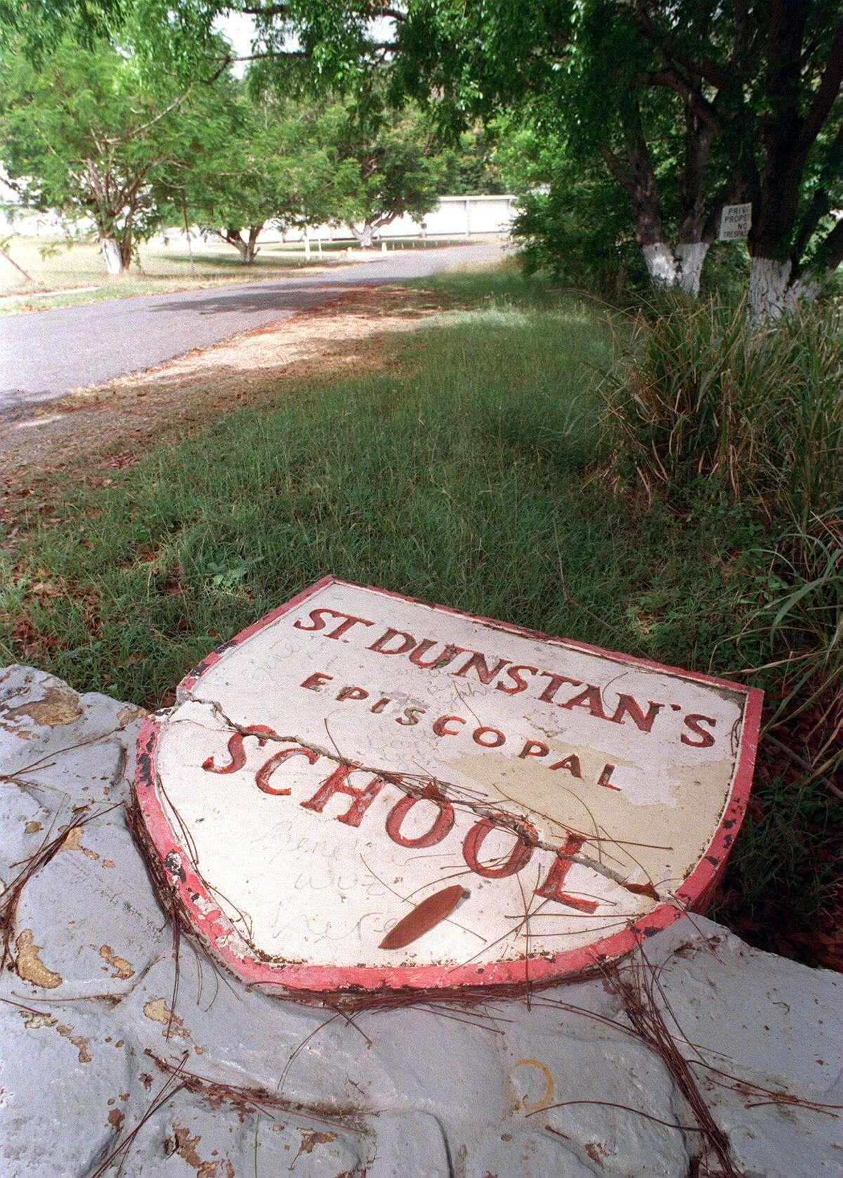 sports advance - St. Dunstan's Episcopal School, where Tim Duncan went to school in St. Croix. The school is no longer operating.