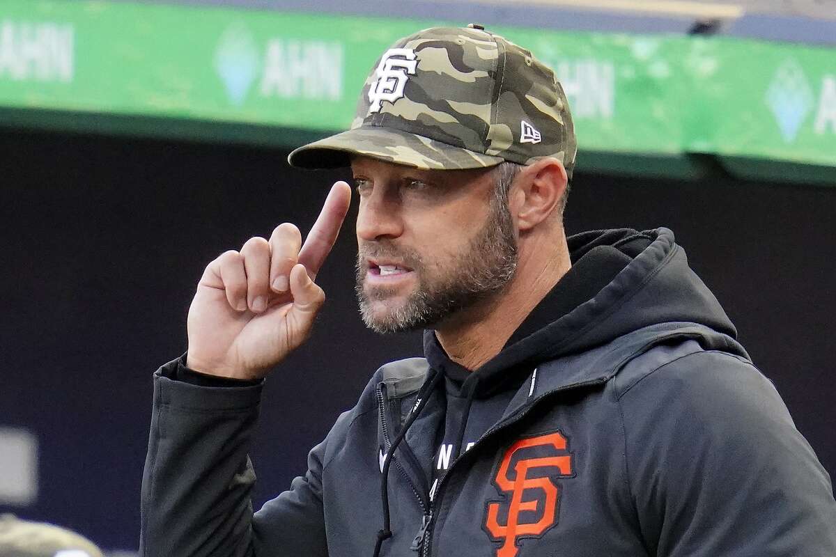 San Francisco Giants manager Gabe Kapler gives signals from the dugout steps during the first inning of a baseball game against the Pittsburgh Pirates in Pittsburgh, Friday, May 14, 2021.(AP Photo/Gene J. Puskar)