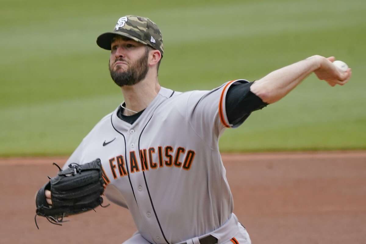 San Francisco Giants starter Alex Wood pitches against the Pittsburgh Pirates in the first inning Sunday.