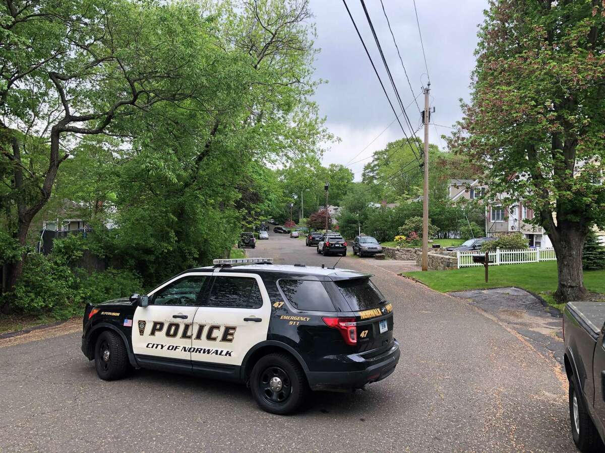 Norwalk Police Two Die From Gunshot Wounds In Sunday Incident