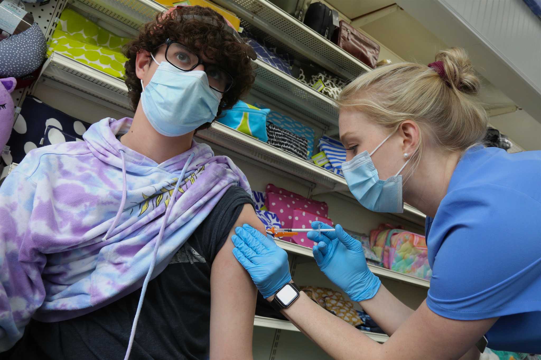 Darien pharmacy sees 'big turnout' for kids getting vaccine - Vimarsana News