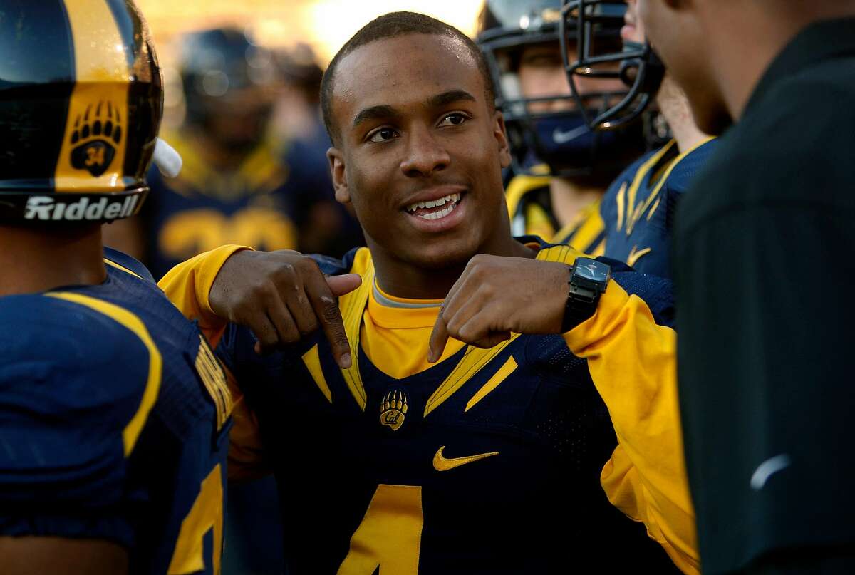 California's Jahvid Best (4) on the sidelines as the California Golden Bears beat the Arizona Wildcats 24-16 in Berkeley, Calif., on Saturday November 14, 2009.