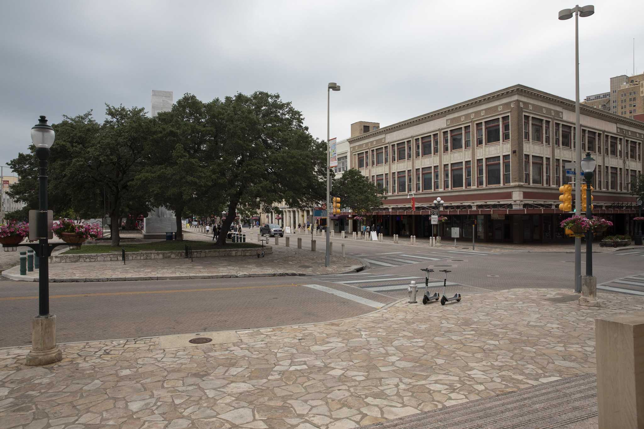 Two injured in Alamo Plaza shooting early Saturday morning; suspect in custody