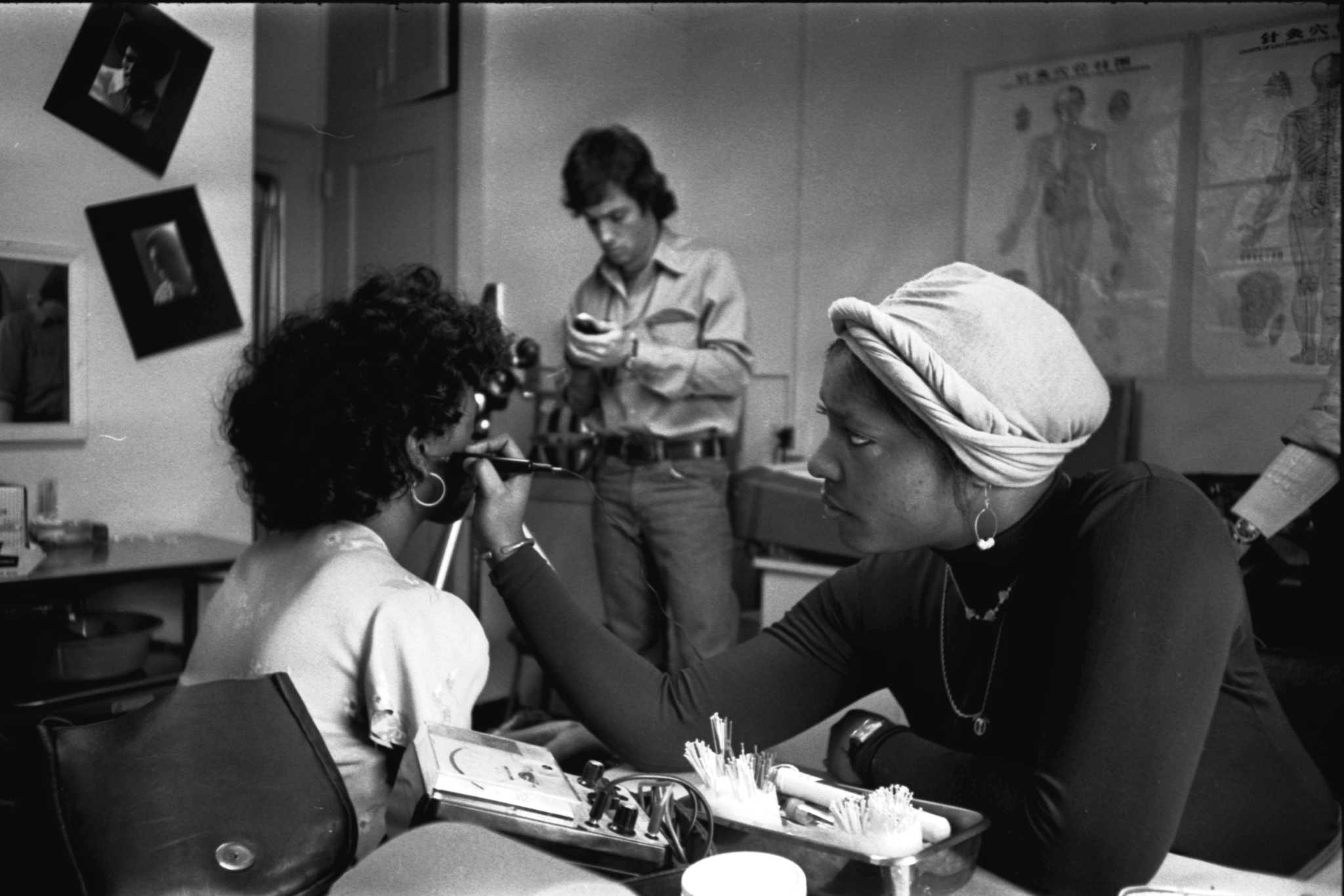 Acupuncture, Tupac's Stepdad and the Untold Story of NYC's Heroin Epidemic - Vimarsana News