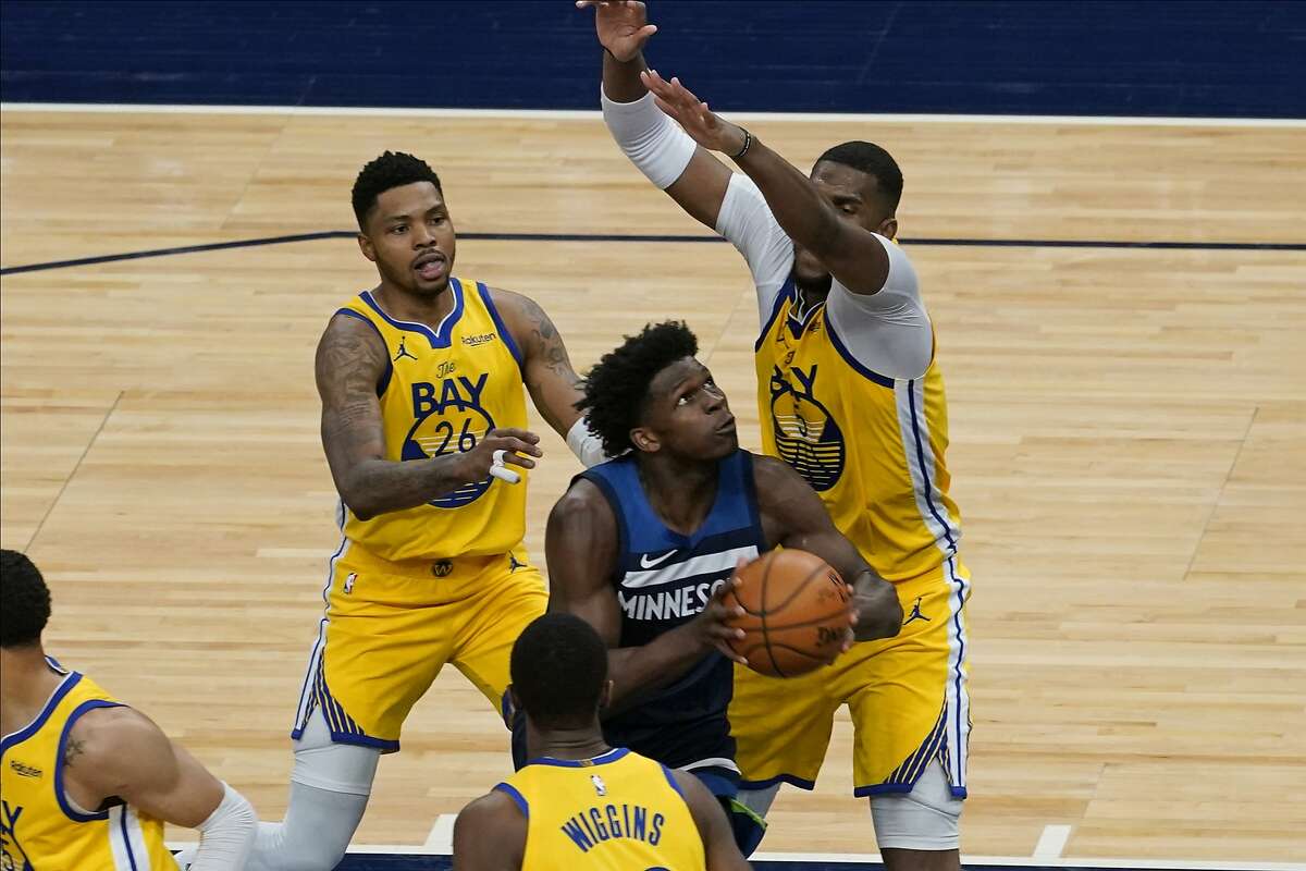 Minnesota Timberwolves' Anthony Edwards, center, drives between Golden State Warriors' Kent Bazemore (26) and Kevon Looney (5) in the second half of an NBA basketball game, Thursday, April 29, 2021, in Minneapolis. (AP Photo/Jim Mone)