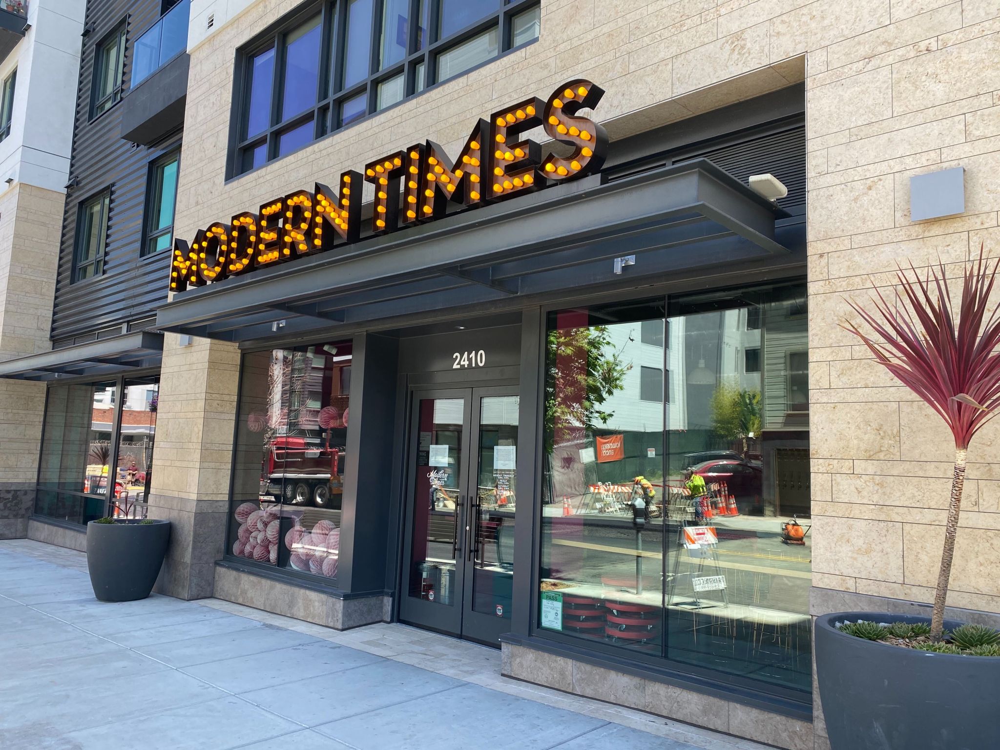 az-news-ai.blogspot.com - Modern Times Beer to close Oakland taproom, 3 other locations - SF Gate