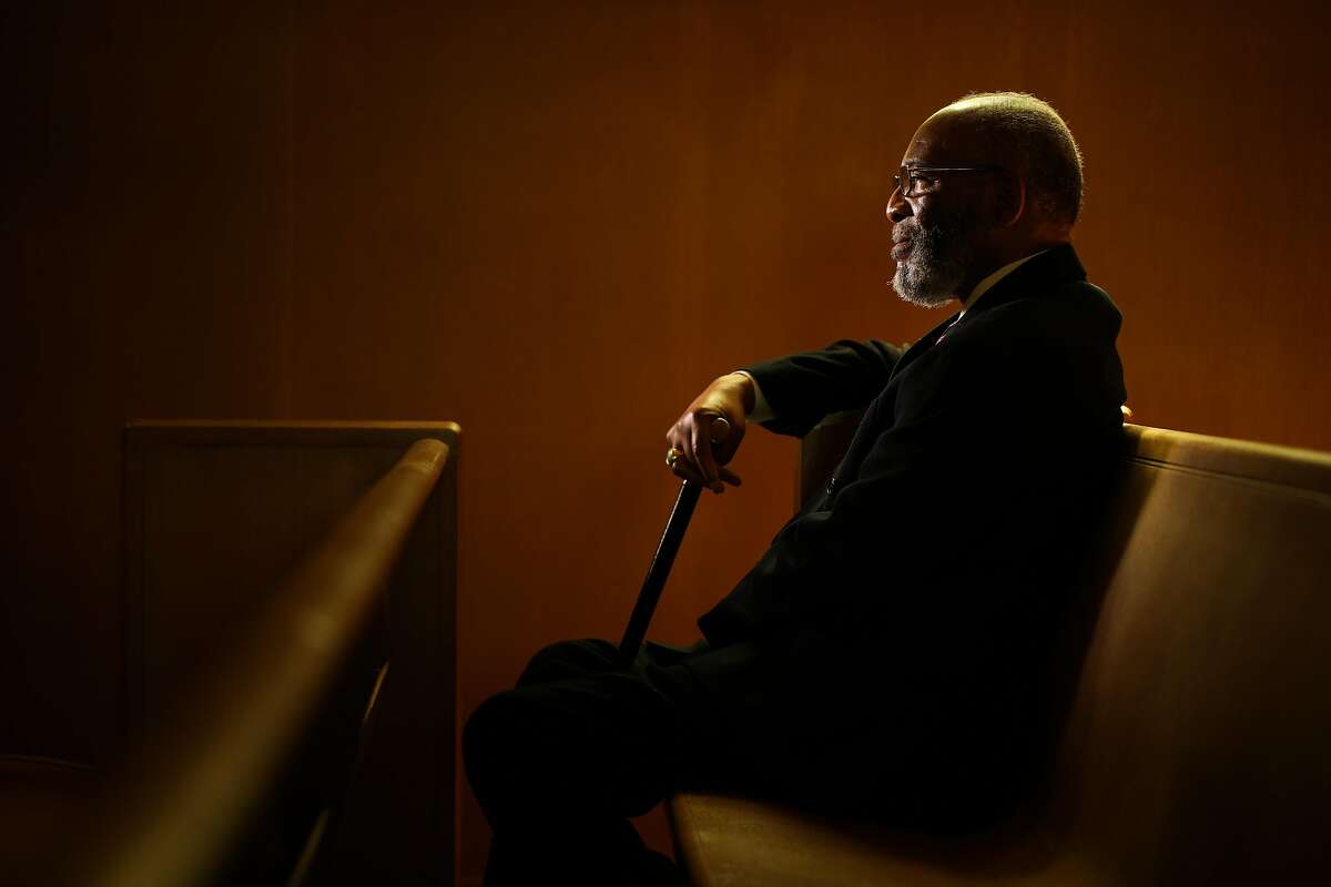 阿莫斯·布朗牧师，80岁，旧金山第三浸信会牧师，全国有色人种协进会旧金山分会主席。