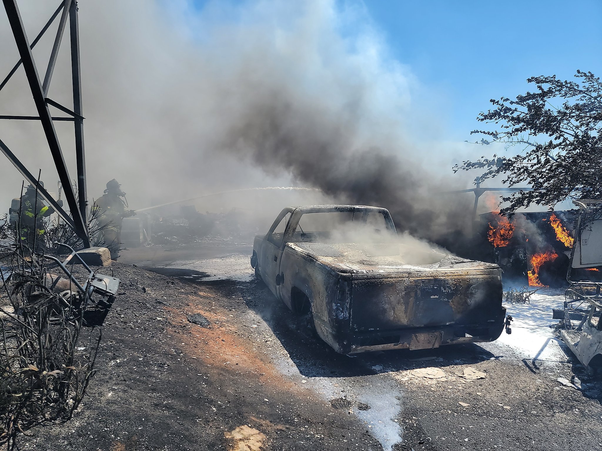Grass fire engulfs Martinez home, hillside, displaces 3 - Vimarsana News