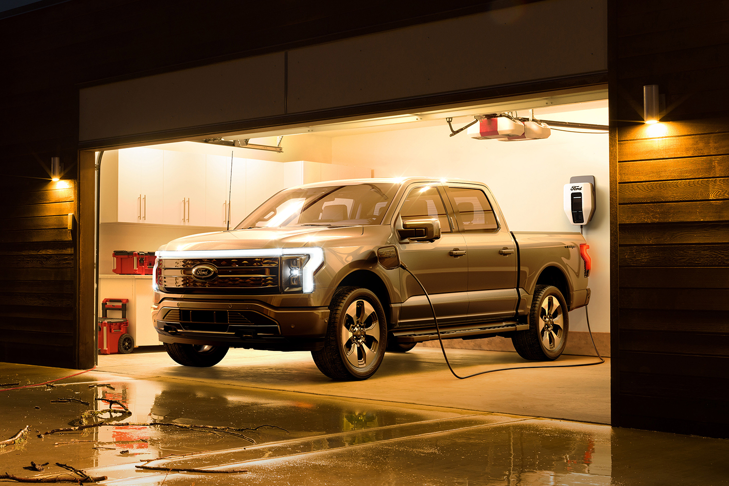 Ford's F-150 Lightning Is Winning the EV Truck War for One Simple Reason - Vimarsana News