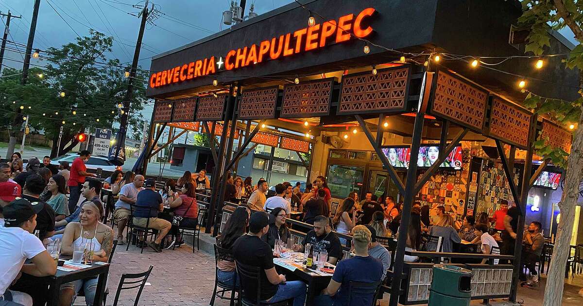 Cervecería Chapultepec est une chaîne mexicaine de restaurants et de bars à prix unique qui a ouvert son premier emplacement aux États-Unis l'année dernière près de la Perle.