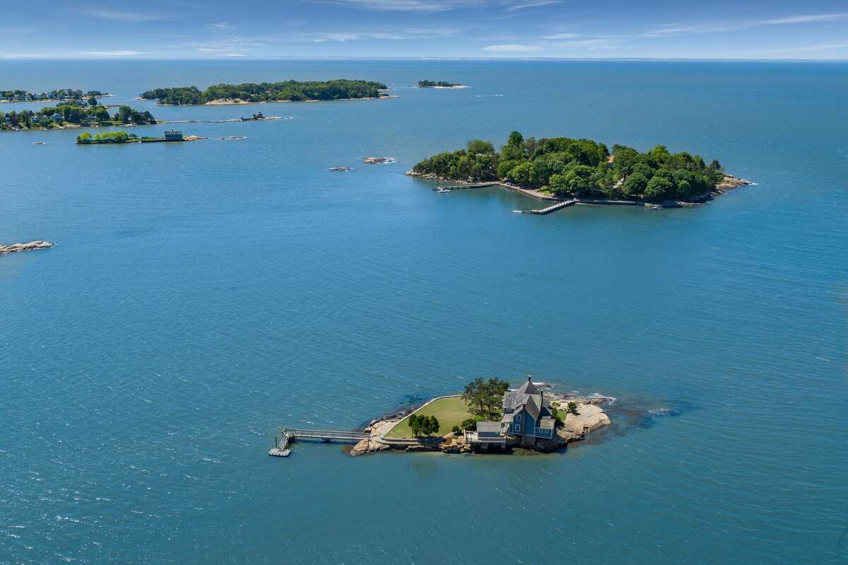 One of Branford's Thimble Islands sells for 1.25M