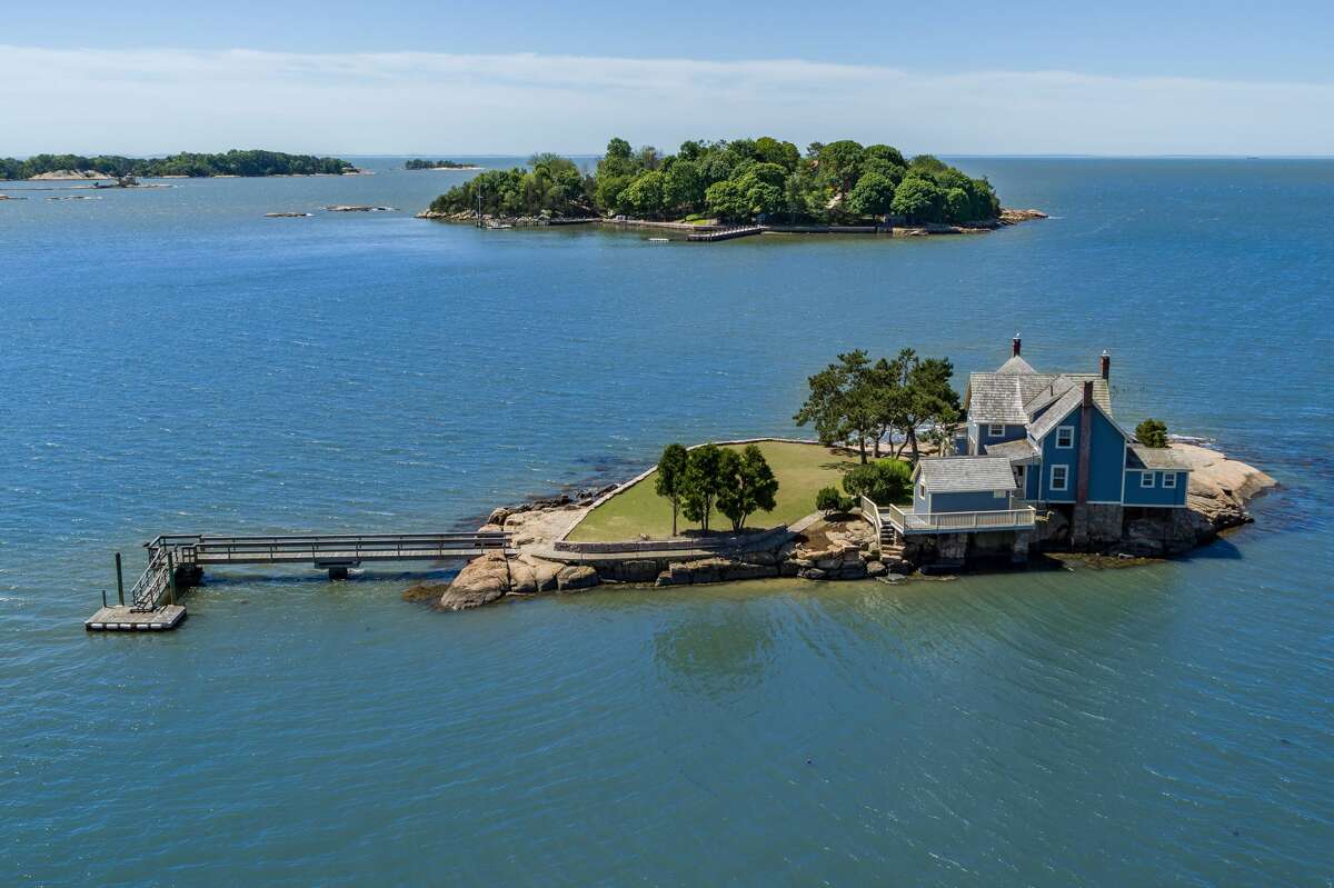 One of Branford's Thimble Islands sells for 1.25M
