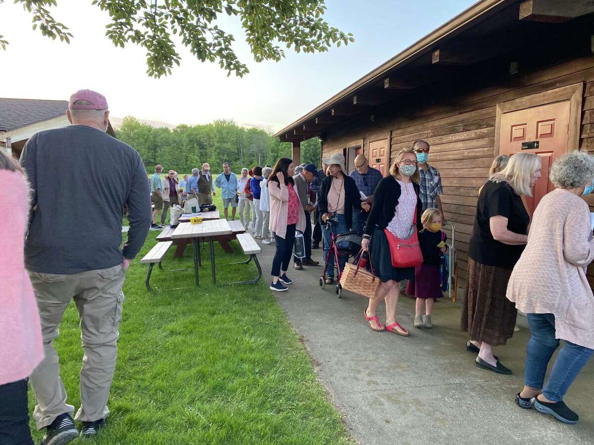 Bridgewater residents vote to keep town control over grange hall