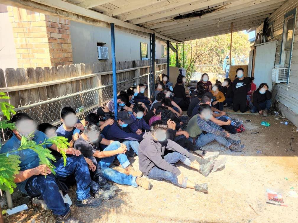 40-plus migrants, 5,000 ammo rounds found in central Laredo stash house - Vimarsana News