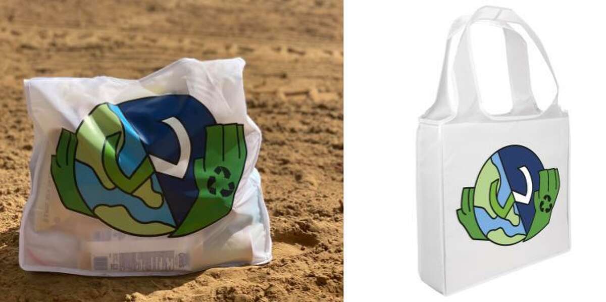 A few months ago Caroline, a fifth grade student in Wilton, had a conversation with her mom about ways to make money that could help others. Caroline put her love of art to work, and designed her very own Wilton/Earth Day inspired logo that she then had put on a reusable bag.