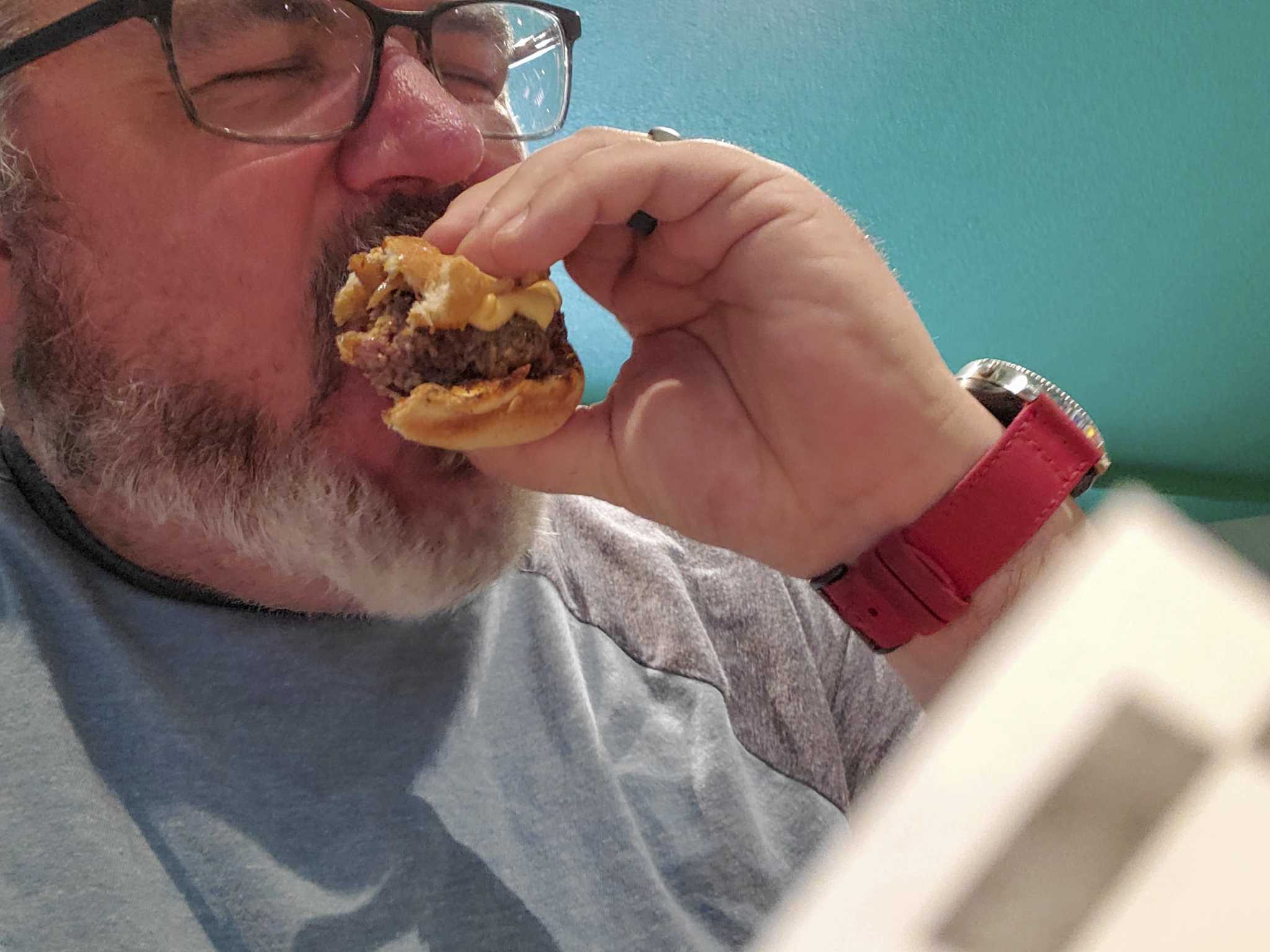 Grabbing Grub with Nunn: Smalley's Bar & Grill in Harbor Beach - Vimarsana News