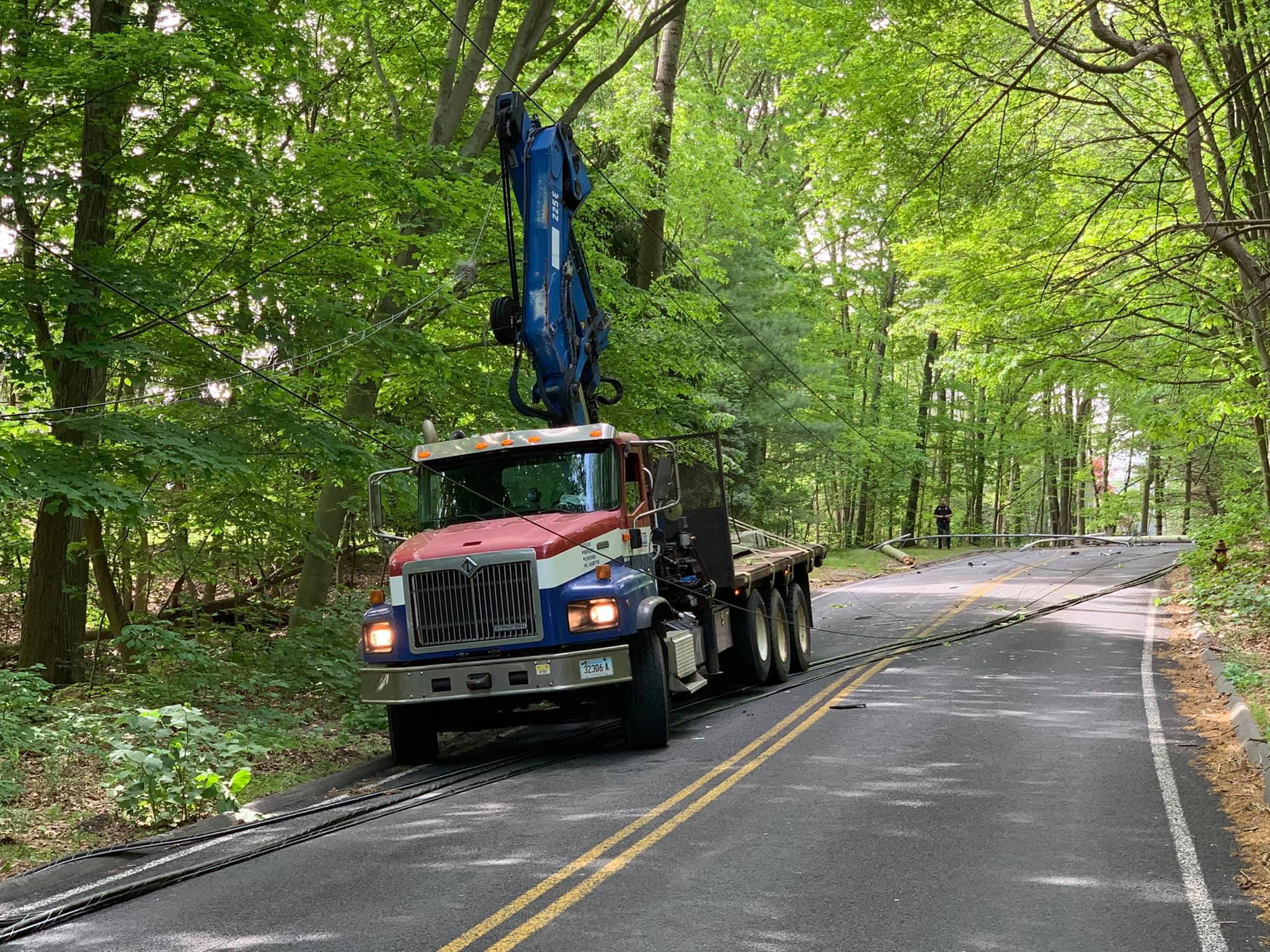 Truck knocks down power lines, closing area of Nells Rock Road in Shelton - Vimarsana News