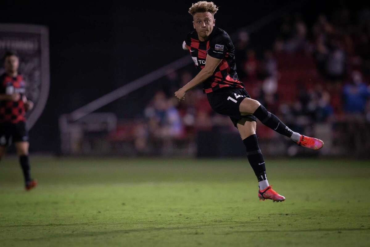 Ollie Wright leaps from St. Mary’s to San Antonio FC, reaching pro