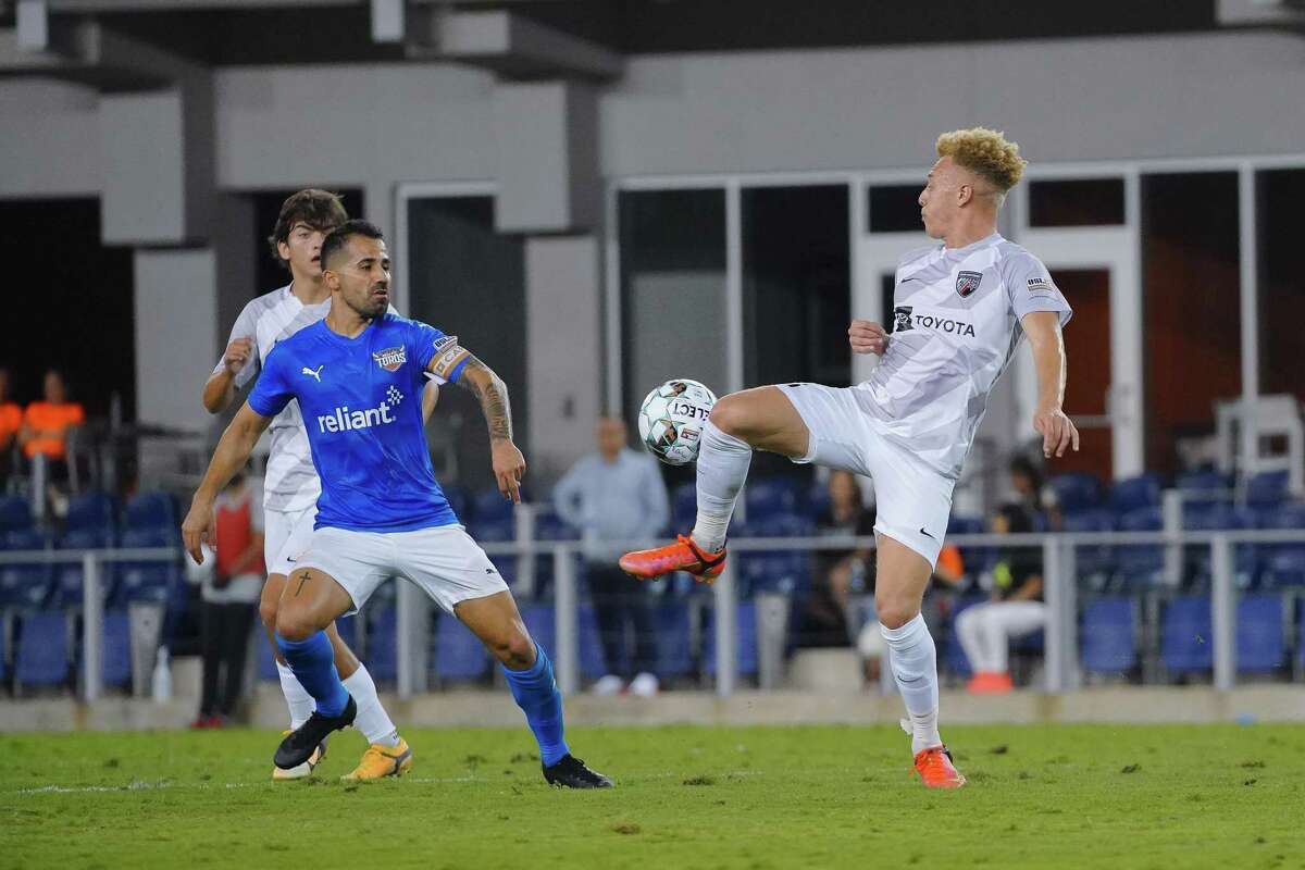 Ollie Wright leaps from St. Mary’s to San Antonio FC, reaching pro