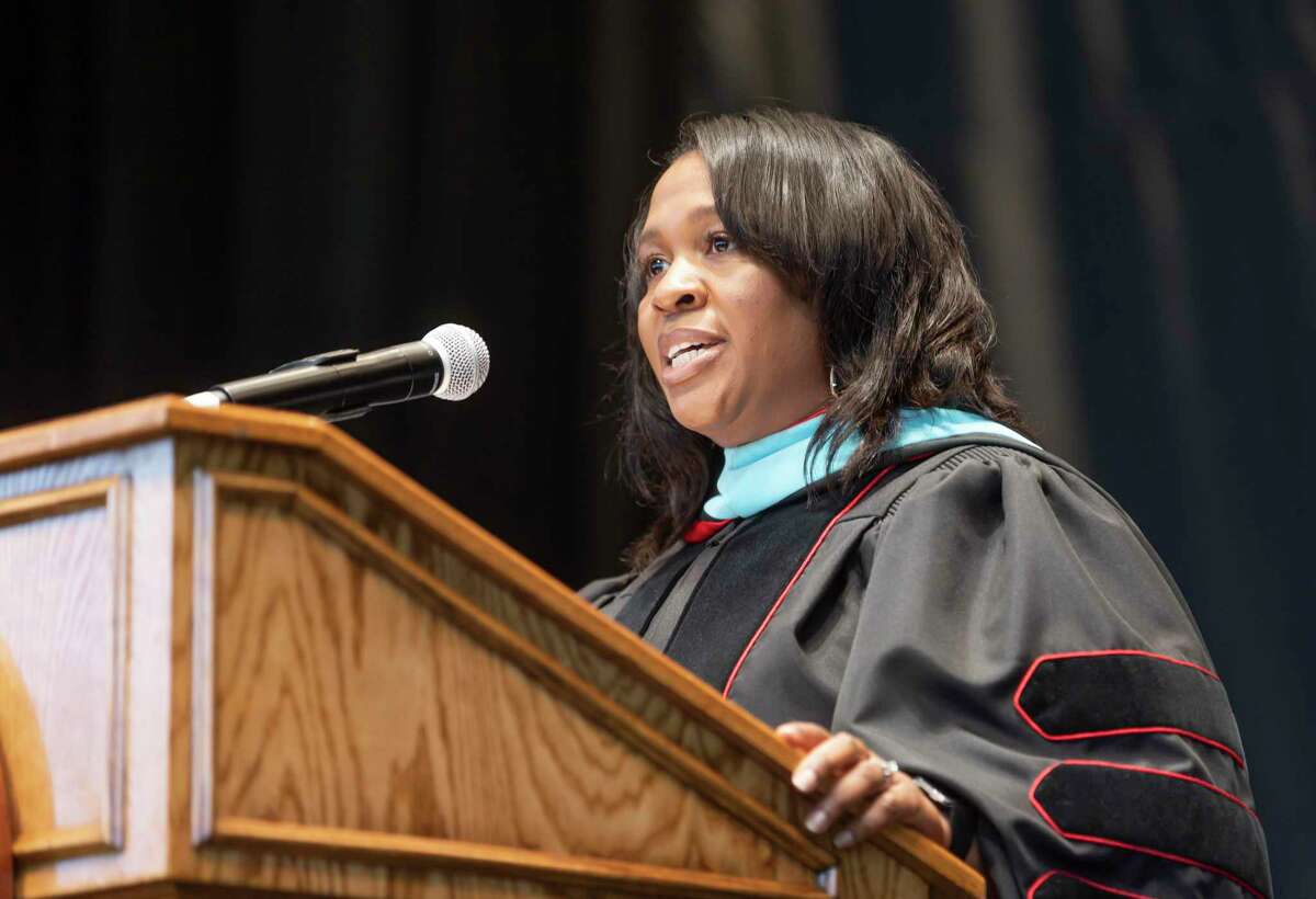 Conroe High graduates 1,000 tigers in class of 2021