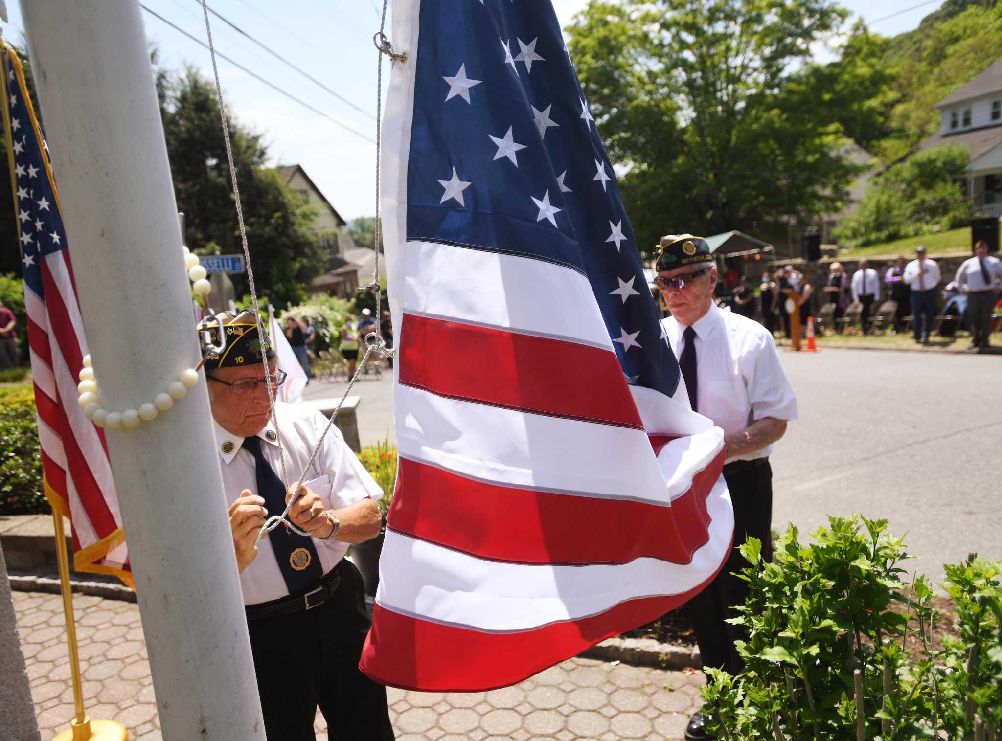 In memoriam: Veterans, pandemic victims honored at special Ansonia neighborhood service - Vimarsana News