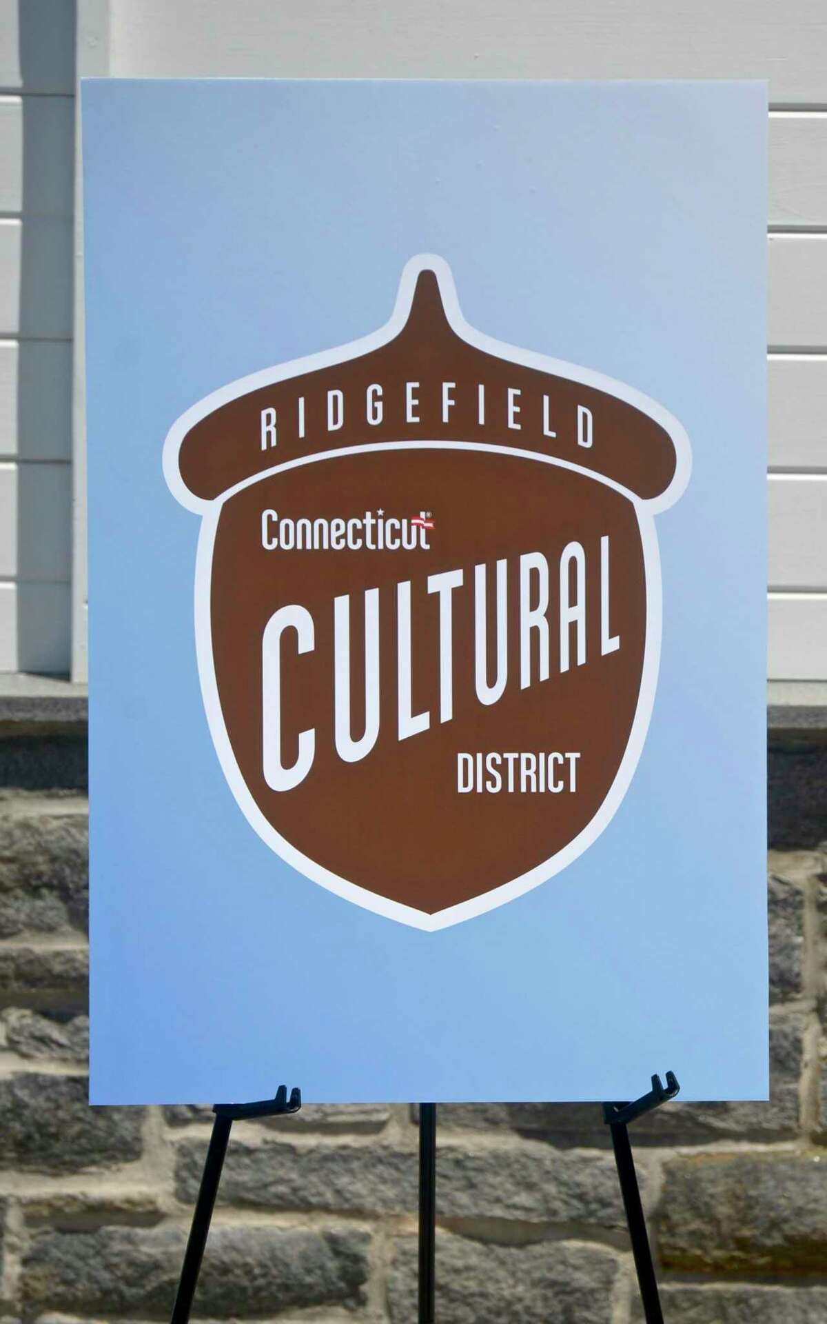 Ridgefield’s Economic and Community Development Commission Chairman Geoffrey Morris unveiled the logo for the district’s signage, which includes a picture of an acorn — a nod to the Charter Oak Cultural Center in Hartford.