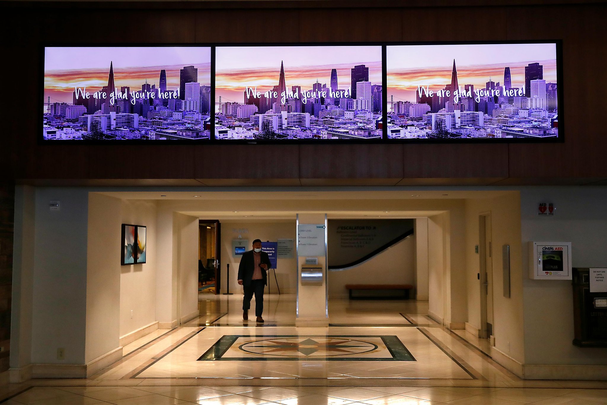 S.F.'s largest hotel checked in its first guests in 14 months. They were greeted like celebrities - Vimarsana News