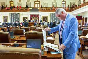 Texas House backs schools bill lowering test stakes