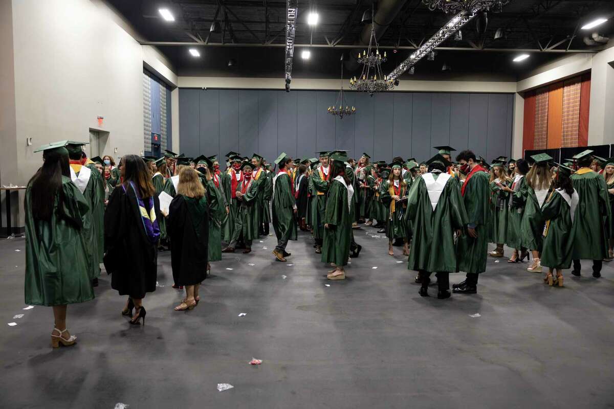 ‘A new beginning’ 1K Highlanders walk stage at Woodlands High graduation