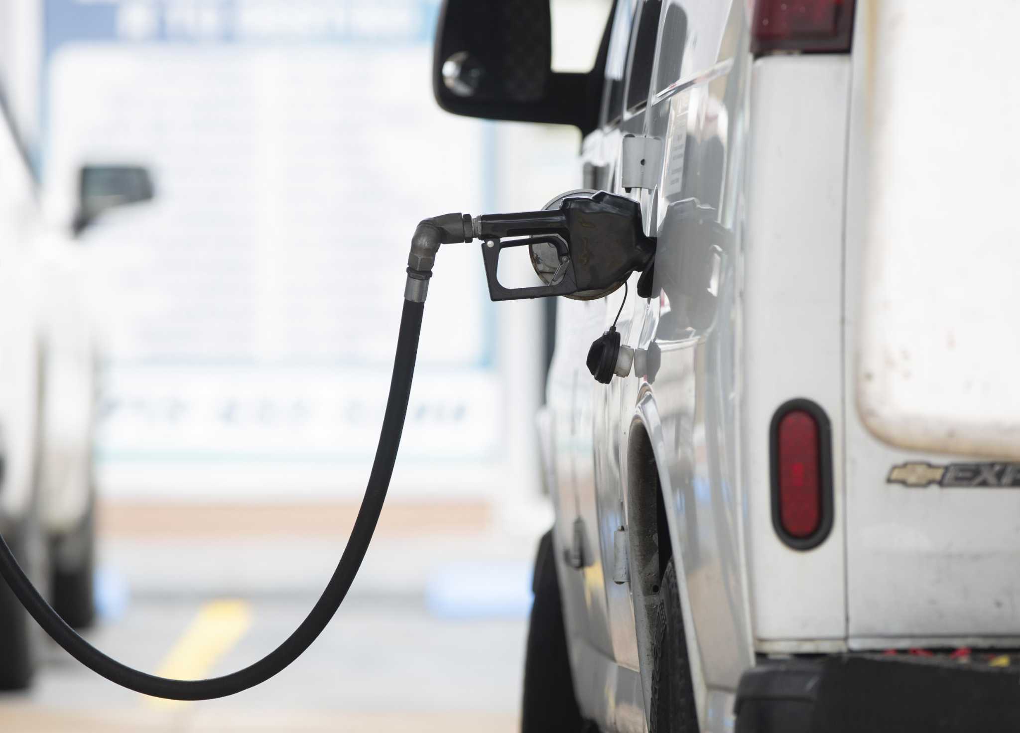 Average gasoline prices continue to rise