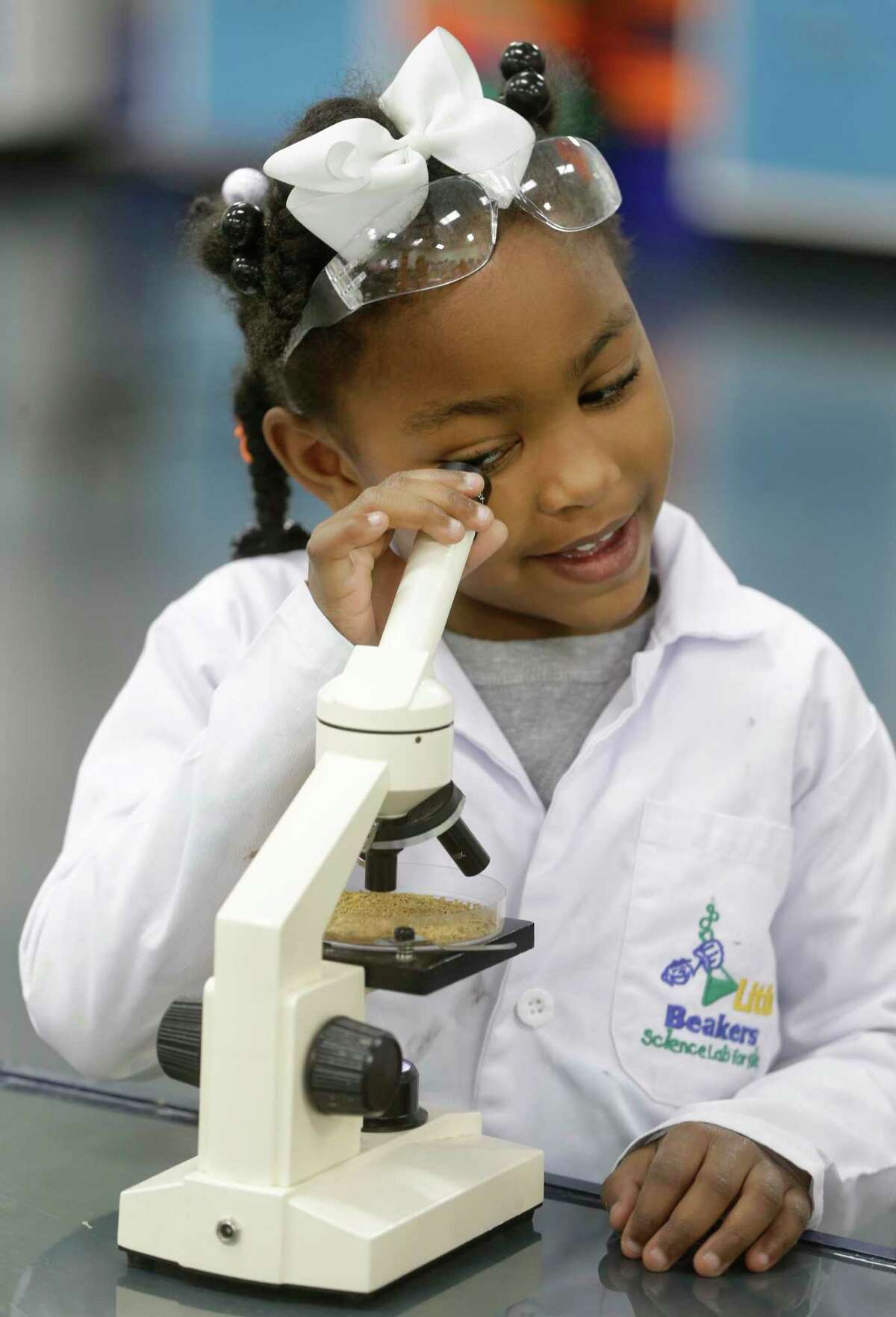 Little Beakers in Cypress is offering a five-day environmental science camp for kids. Shown here: Jaira Ford, 6, works on an experiment at Little Beakers, 26803 Hanna Rd., Monday, Jan. 15, 2018, in Oak Ridge North. ( Melissa Phillip / Houston Chronicle )