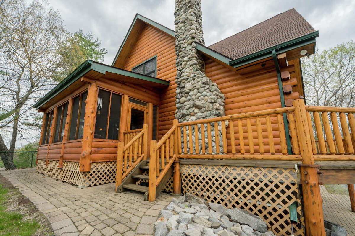 House of the Week Log home in Schaghticoke