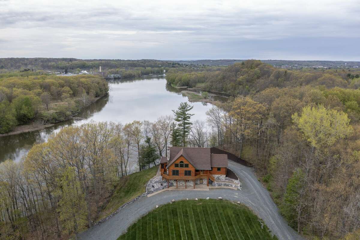 House of the Week Log home in Schaghticoke