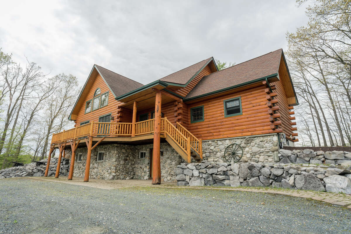 House of the Week Log home in Schaghticoke
