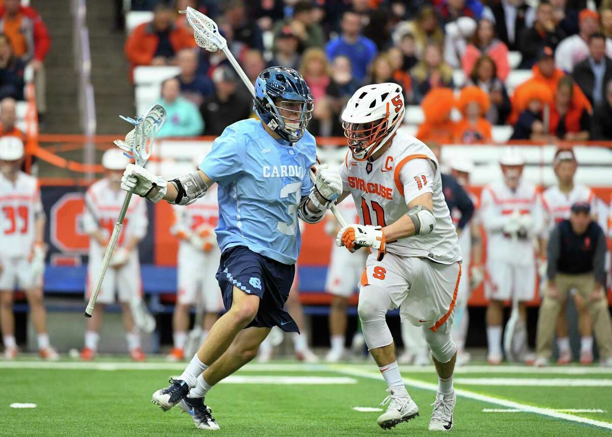 North Carolina’s William Perry dodges to the goal as Syracuse’s Austin Fusco defends during the second half at the Carrier Dome in 2018.