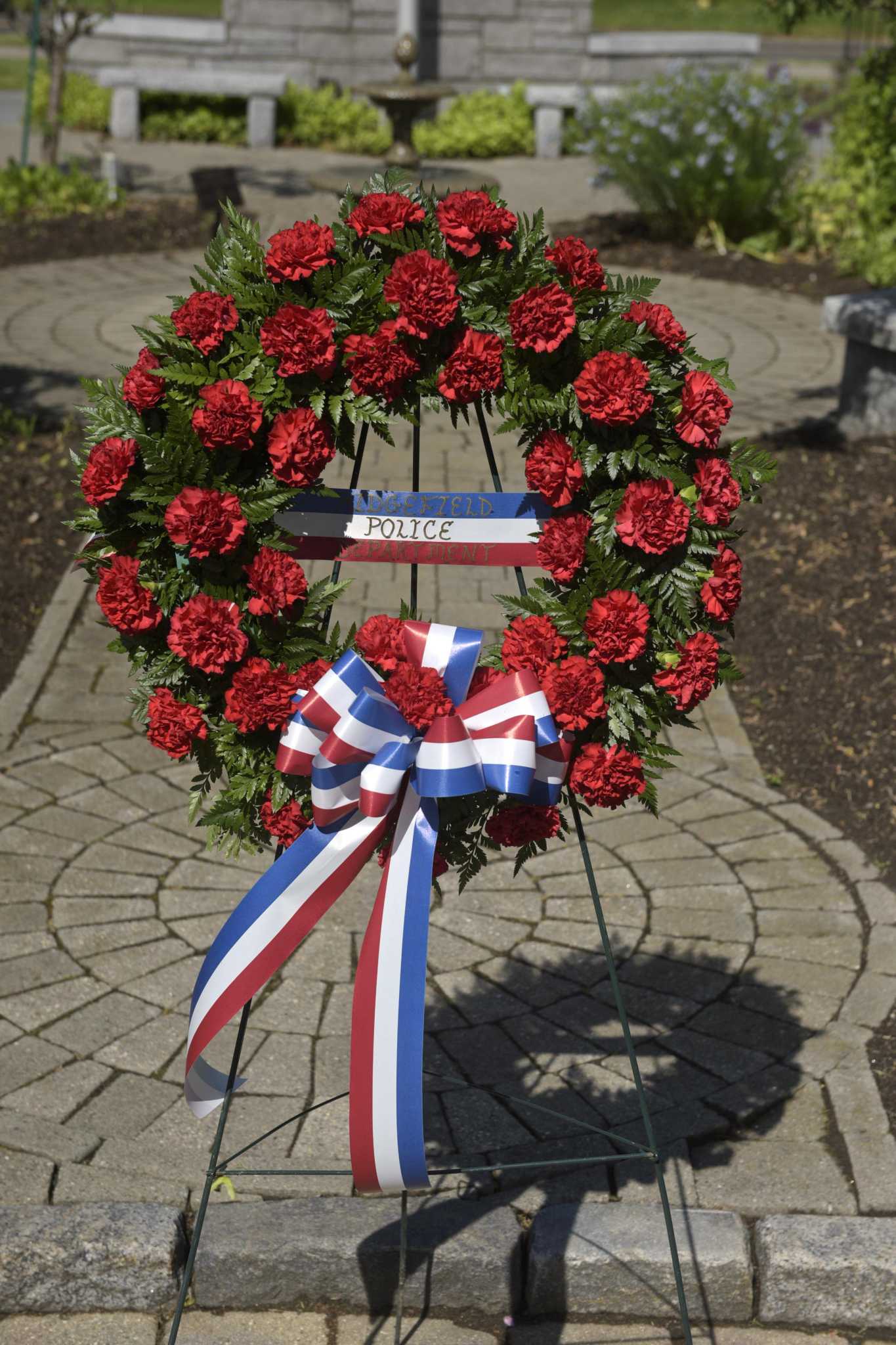 Ridgefield police community gathers to memorialize lives of fallen officers - Vimarsana News