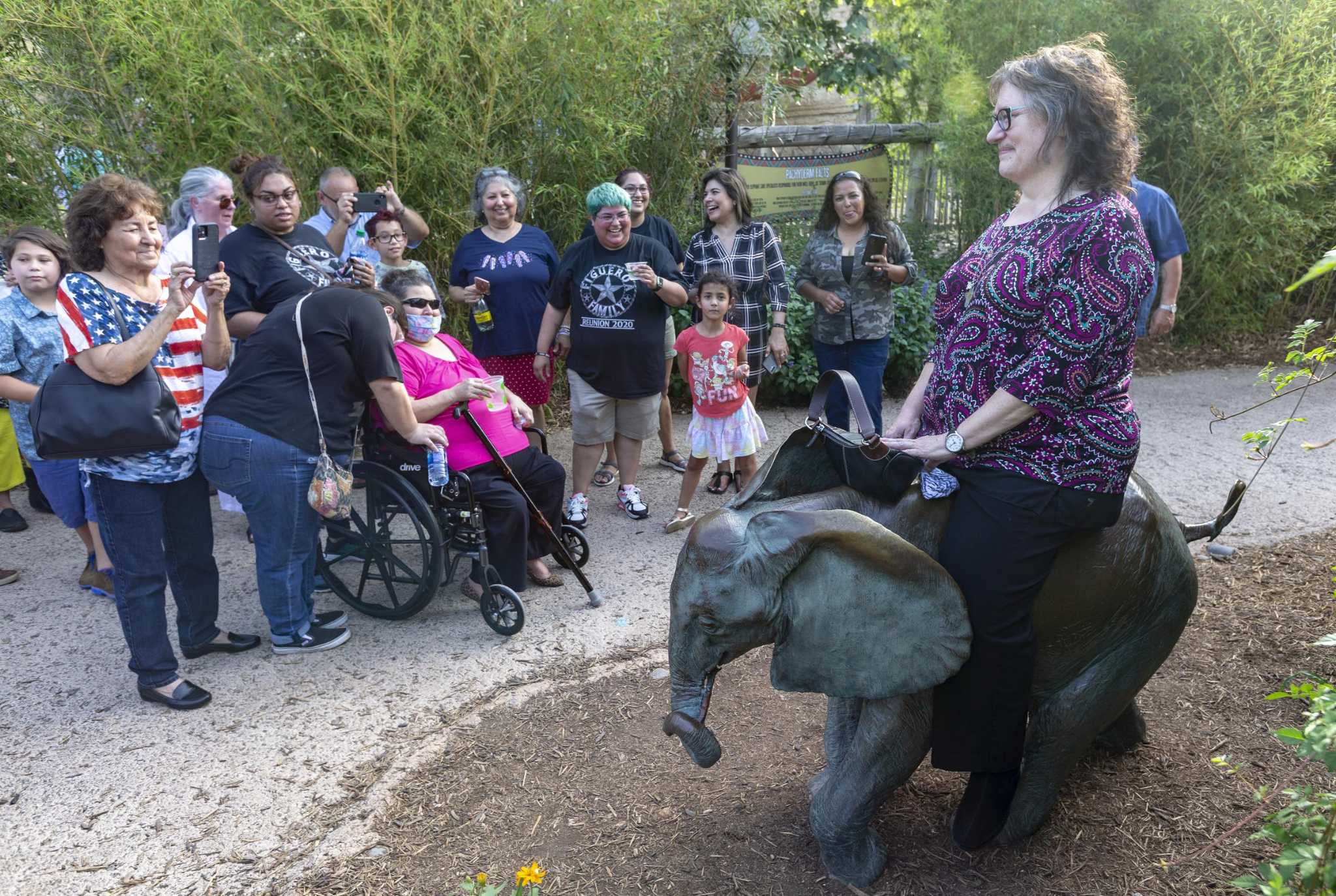 'A real-life Dr. Dolittle' - San Antonio Zoo unveils plaque in honor of 'Elephant Man' - Vimarsana News