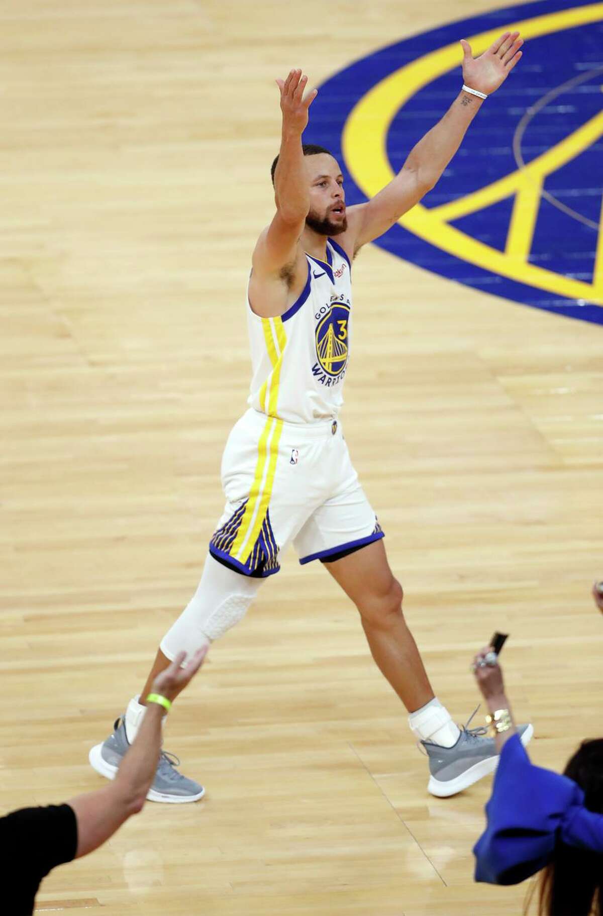 Golden State Warriors' Stephen Curry celebrates a fourth quarter 3-pointer during 113-101 win over Memphis Grizzlies in NBA game at Chase Center in San Francisco, Calif., on Sunday, May 16, 2021.